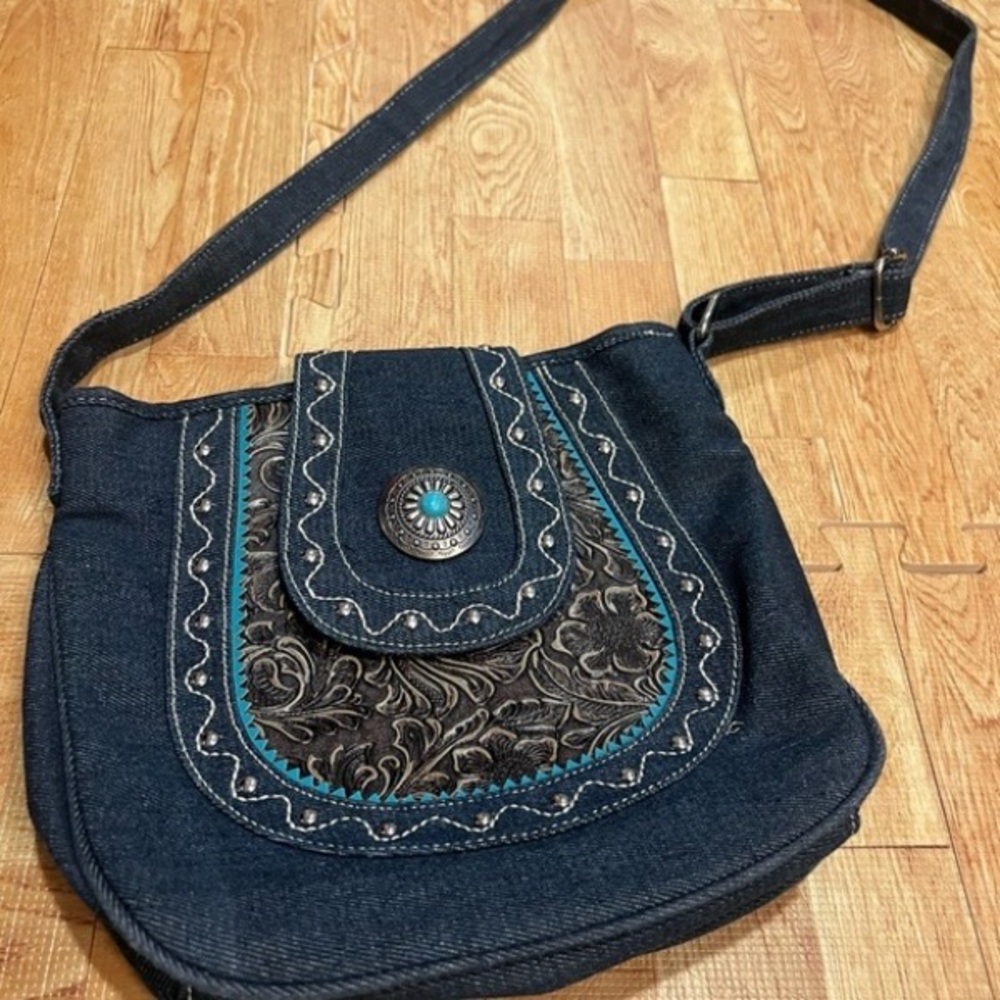 Stylish Denim Shoulder Bag with Embroidered Detail